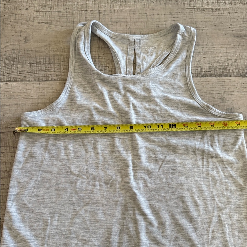 Old Navy Light Gray Women's Workout Tank with Back Tie Size small - Picture 8 of 10